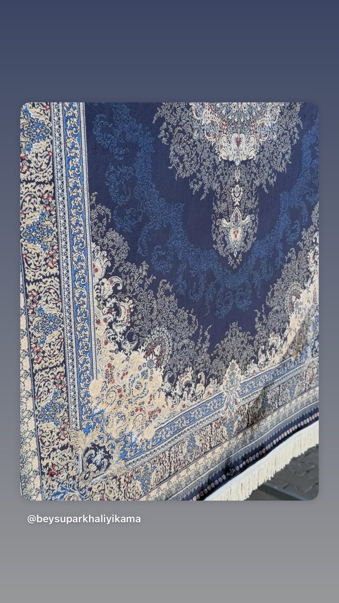 Yıkanmış desenli lacivert halı